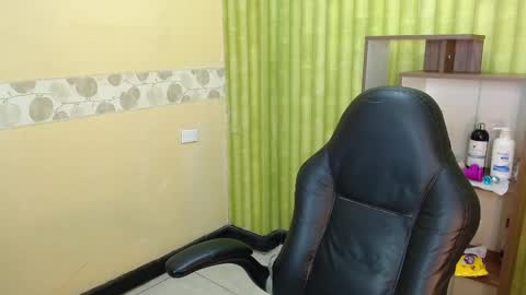 Snapshot of aaronbakers chatting on 02/13/25, 02:45 im NiallDun online show from 02/13/25, 02:45