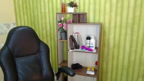 Snapshot of aaronbakers chatting on 02/17/25, 02:09 im NiallDun online show from 02/17/25, 02:09