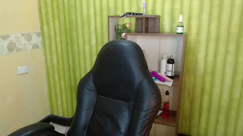 Snapshot of aaronbakers chatting on 02/18/25, 09:32 im NiallDun online show from 02/18/25, 09:32