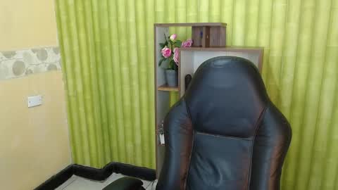 Snapshot of aaronbakers chatting on 02/27/25, 05:45 im NiallDun online show from 02/27/25, 05:45