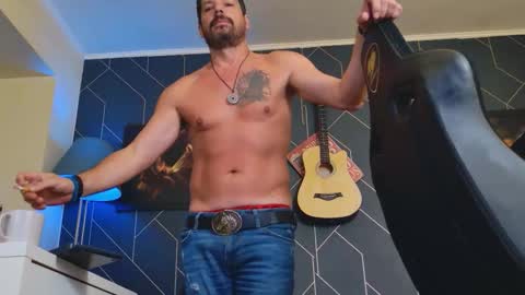 Aaron online show from 10/01/25, 02:39