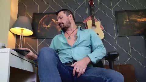 Aaron online show from 12/18/25, 07:03