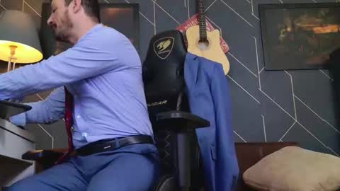 Snapshot of aaronbomer chatting on 12/22/25, 02:19 Aaron online show from 12/22/25, 02:19