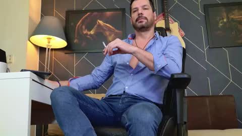 Snapshot of aaronbomer chatting on 12/23/25, 08:12 Aaron online show from 12/23/25, 08:12