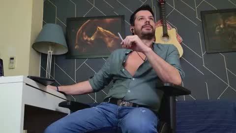 Snapshot of aaronbomer chatting on 01/12/26, 02:28 Aaron online show from 01/12/26, 02:28