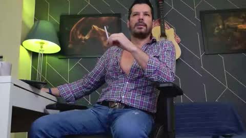 Snapshot of aaronbomer chatting on 01/13/26, 03:17 Aaron online show from 01/13/26, 03:17