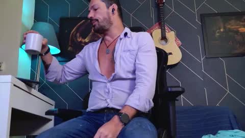 Snapshot of aaronbomer chatting on 02/17/26, 05:15 Aaron online show from 02/17/26, 05:15