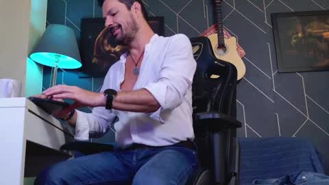 Snapshot of aaronbomer chatting on 02/22/26, 02:04 Aaron online show from 02/22/26, 02:04