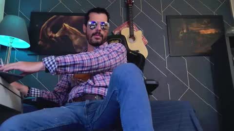 Snapshot of aaronbomer chatting on 02/26/26, 01:43 Aaron online show from 02/26/26, 01:43