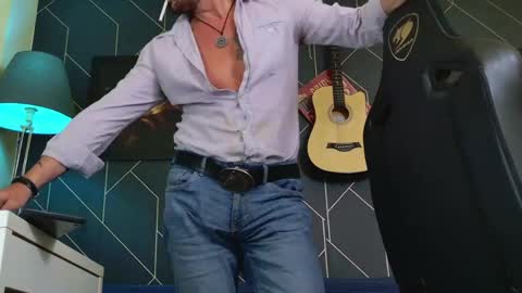 Snapshot of aaronbomer chatting on 03/07/26, 02:58 Aaron online show from 03/07/26, 02:58