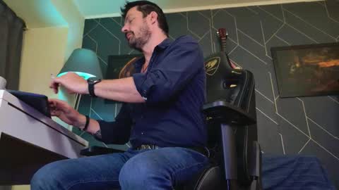 Snapshot of aaronbomer chatting on 03/16/26, 09:41 Aaron online show from 03/16/26, 09:41