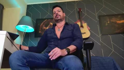 Snapshot of aaronbomer chatting on 03/22/26, 09:18 Aaron online show from 03/22/26, 09:18