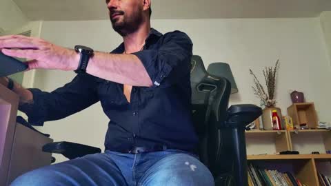 Aaron online show from 05/15/26, 09:00