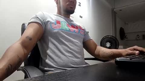 Snapshot of aaronhunter__ chatting on 12/14/24, 02:12 ig aaron hunter123 online show from 12/14/24, 02:12