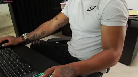 Snapshot of aaronhunter__ chatting on 09/10/25, 06:08 ig aaron hunter123 online show from 09/10/25, 06:08