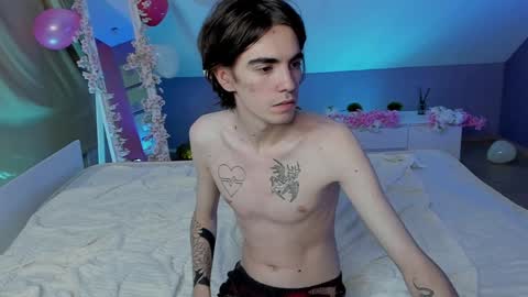 Snapshot of aataraxx chatting on 12/25/24, 12:16 Fiona and Harry online show from 12/25/24, 12:16