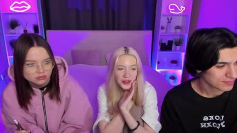 Snapshot of aataraxx chatting on 01/25/25, 02:25 Fiona and Harry online show from 01/25/25, 02:25