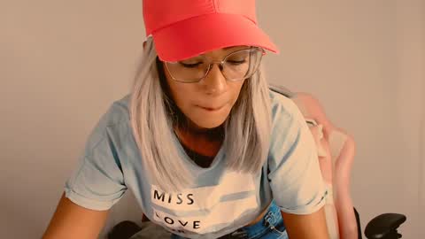 Snapshot of abby_liu chatting on 12/27/24, 06:53 May Imstagram online show from 12/27/24, 06:53