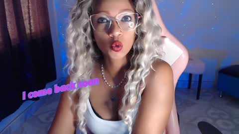 Snapshot of abby_liu chatting on 01/16/25, 09:51 May Imstagram online show from 01/16/25, 09:51