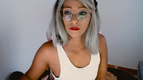 Snapshot of abby_liu chatting on 02/01/25, 07:23 May Imstagram online show from 02/01/25, 07:23