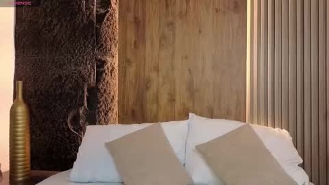 Snapshot of abby_millerr_ chatting on 11/29/25, 12:30 Abbygail online show from 11/29/25, 12:30