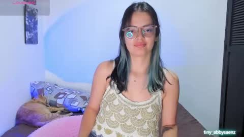 Abby Saenz online show from 09/29/25, 06:46