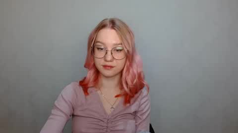 Snapshot of abbymoore__ chatting on 12/05/24, 12:33 Abby Lovense is active online show from 12/05/24, 12:33