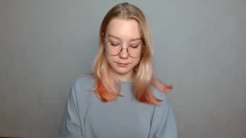 Snapshot of abbymoore__ chatting on 01/08/25, 07:45 Abby Lovense is active online show from 01/08/25, 07:45