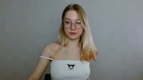 Snapshot of abbymoore__ chatting on 03/08/25, 09:17 Abby Lovense is active online show from 03/08/25, 09:17