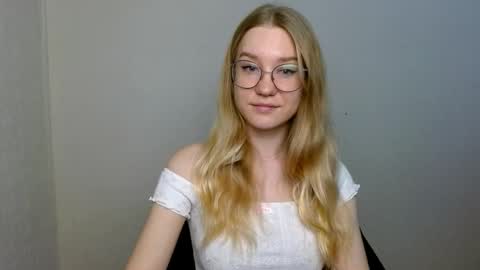 Abby Lovense is active online show from 11/24/25, 03:23