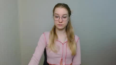 Abby Lovense is active online show from 01/10/26, 11:56