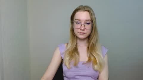Abby Lovense is active online show from 02/19/26, 12:56