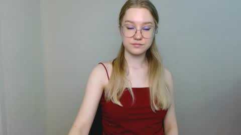 Snapshot of abbymoore__ chatting on 03/21/26, 11:26 Abby Lovense is active online show from 03/21/26, 11:26