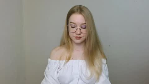 Snapshot of abbymoore__ chatting on 04/23/26, 12:29 Abby Lovense is active online show from 04/23/26, 12:29