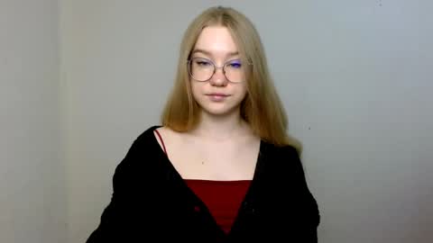 Snapshot of abbymoore__ chatting on 04/26/26, 11:19 Abby Lovense is active online show from 04/26/26, 11:19