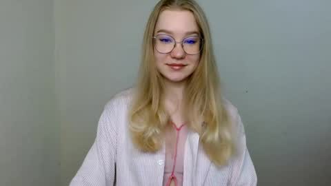 Snapshot of abbymoore__ chatting on 04/28/26, 10:20 Abby Lovense is active online show from 04/28/26, 10:20