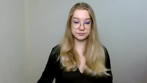 Snapshot of abbymoore__ chatting on 04/30/26, 10:54 Abby Lovense is active online show from 04/30/26, 10:54