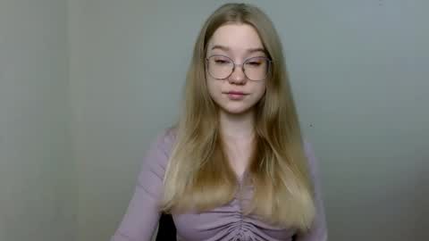 Snapshot of abbymoore__ chatting on 05/07/26, 11:26 Abby Lovense is active online show from 05/07/26, 11:26