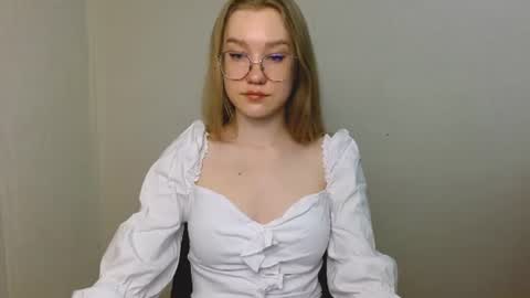 Snapshot of abbymoore__ chatting on 06/20/26, 10:18 Abby Lovense is active online show from 06/20/26, 10:18