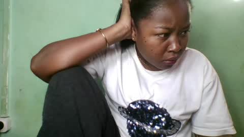 Snapshot of abella677022 chatting on 06/29/26, 05:03 abella677022 online show from 06/29/26, 05:03