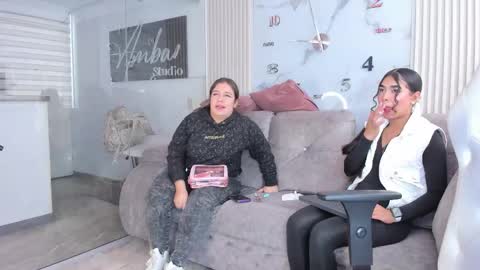 Snapshot of abella_as chatting on 10/09/25, 02:04 Abella online show from 10/09/25, 02:04