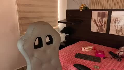 Snapshot of abella_as chatting on 10/10/25, 02:16 Abella online show from 10/10/25, 02:16