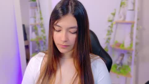 Snapshot of abella_ruiz chatting on 05/13/26, 10:17 Abella Ruiz online show from 05/13/26, 10:17