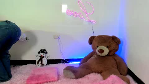  Abella and Kendra  online show from 01/05/25, 10:08