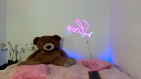  Abella and Kendra  online show from 01/24/25, 09:58