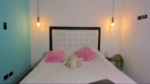  Abella and Kendra  online show from 03/04/25, 10:16