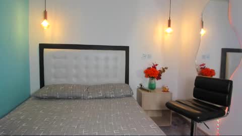  Abella and Kendra  online show from 11/05/25, 10:21