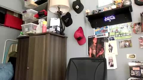 Snapshot of abennett76 chatting on 06/05/26, 02:56 AJ online show from 06/05/26, 02:56