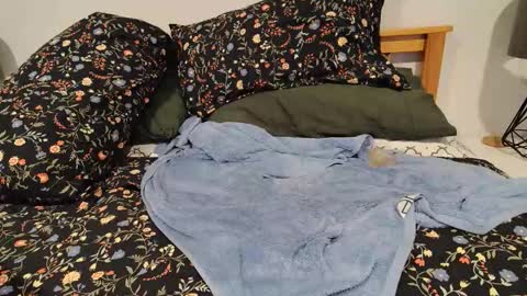 Snapshot of abhi_cam chatting on 12/21/25, 05:25 Naked Gentleman online show from 12/21/25, 05:25