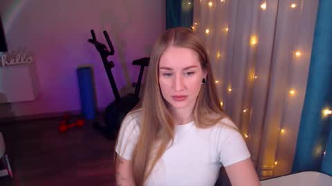 Snapshot of abigail_flex chatting on 01/31/25, 06:36 Anna online show from 01/31/25, 06:36